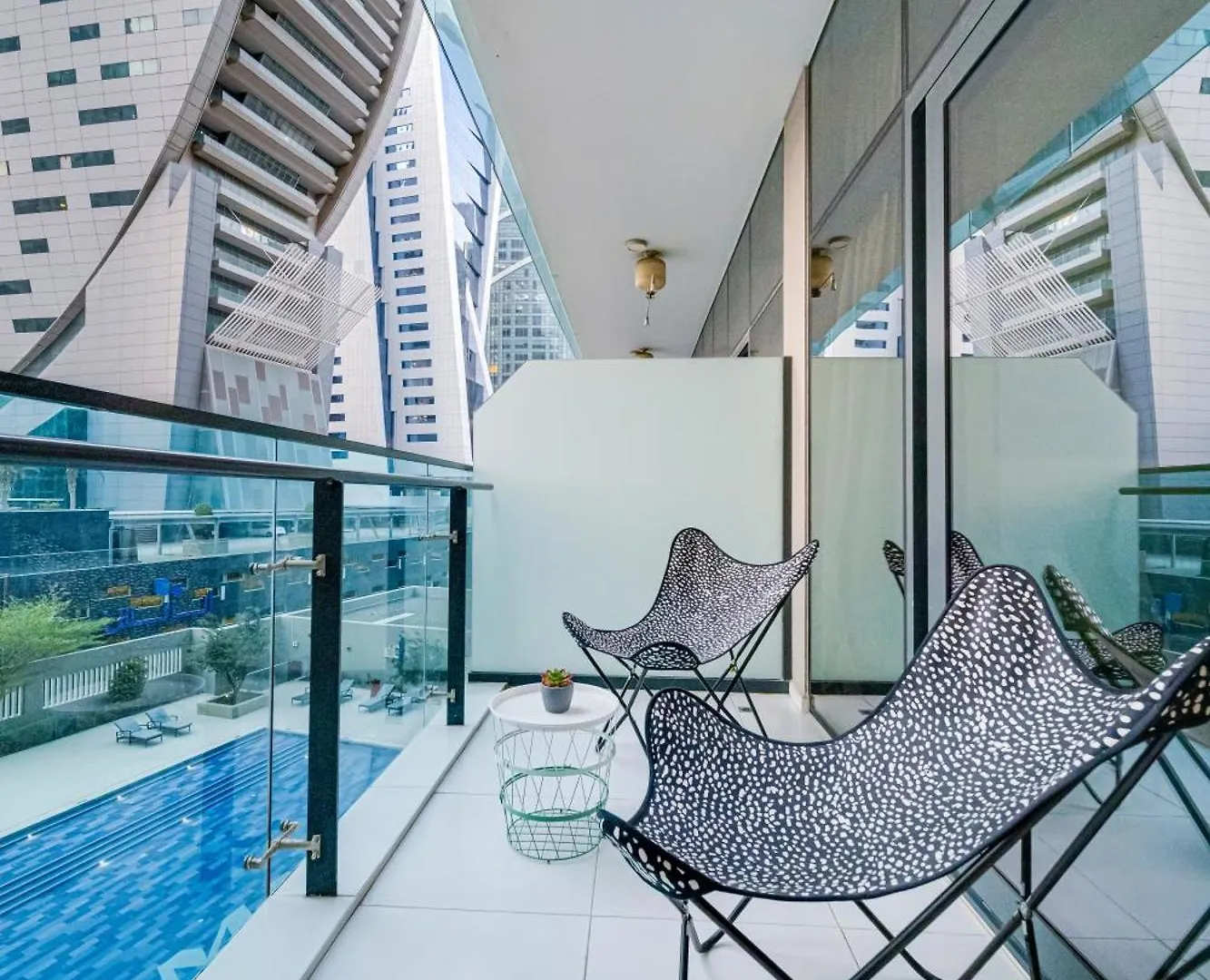 Chic 1Br Getaway- 4Min Walk To Business Bay Metro & 10Min To Burj Khalifa Lägenhet Dubai