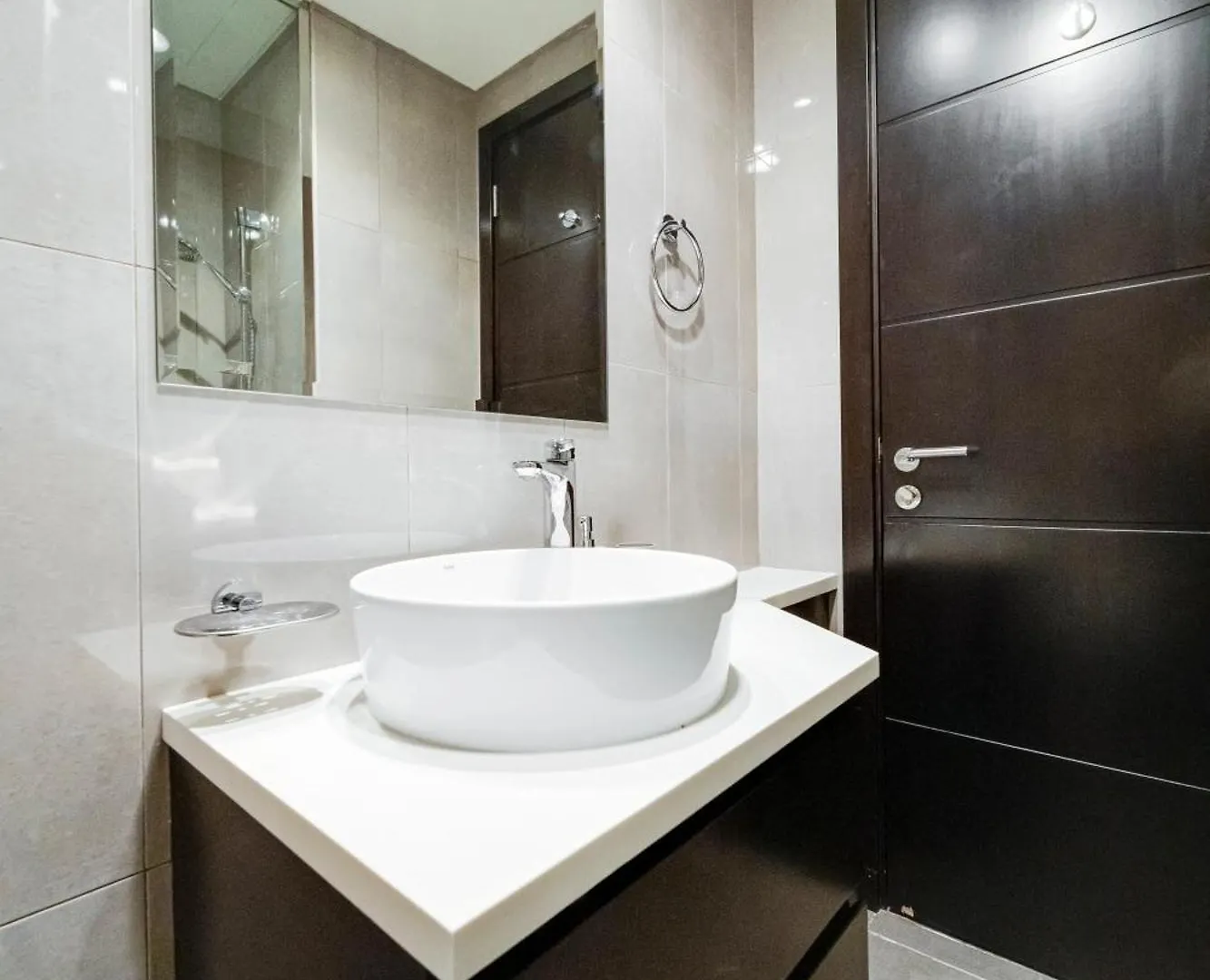 Chic 1Br Getaway- 4Min Walk To Business Bay Metro & 10Min To Burj Khalifa Apartment Dubai