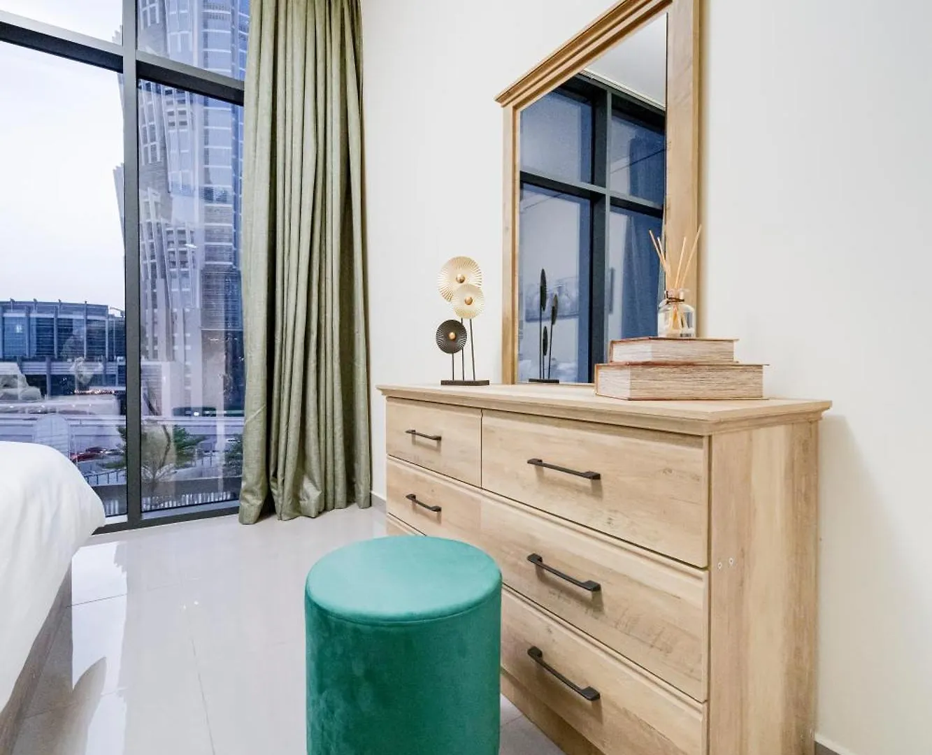 Chic 1Br Getaway- 4Min Walk To Business Bay Metro & 10Min To Burj Khalifa Apartment Dubai