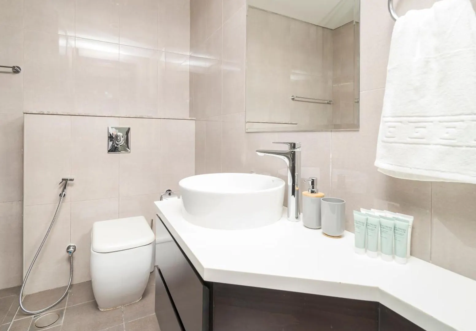 Chic 1Br Getaway- 4Min Walk To Business Bay Metro & 10Min To Burj Khalifa Apartment Dubai