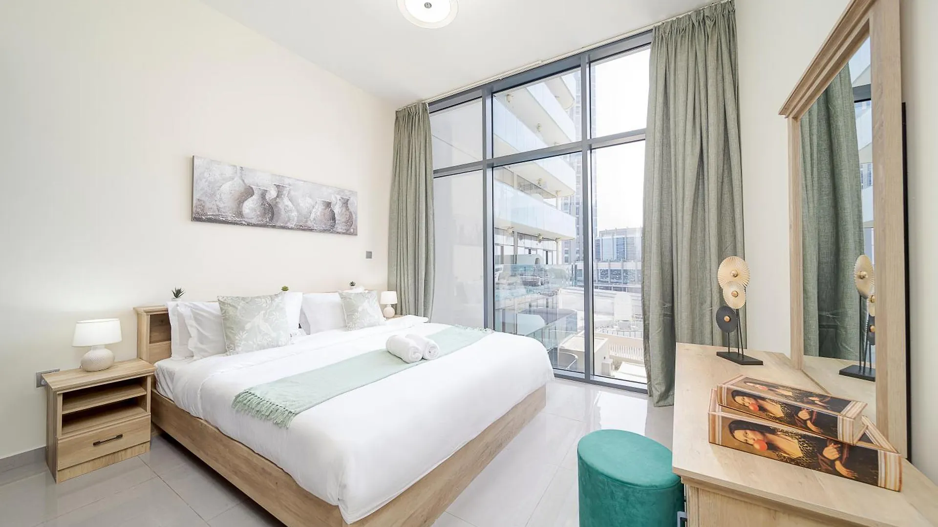 Chic 1Br Getaway- 4Min Walk To Business Bay Metro & 10Min To Burj Khalifa Apartment Dubai