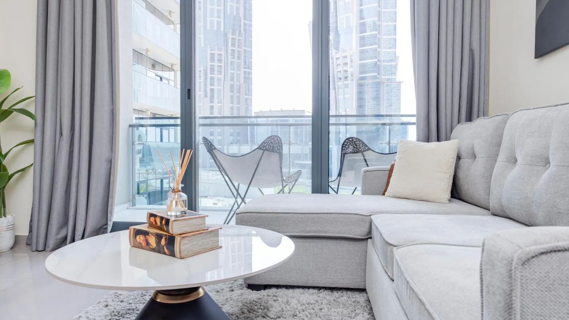 Chic 1Br Getaway- 4Min Walk To Business Bay Metro & 10Min To Burj Khalifa Apartment Dubai